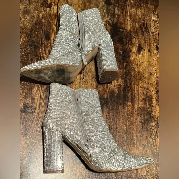 Steve Madden | NOTICED-R silver disco bootie. Size: 10. - Picture 2 of 16